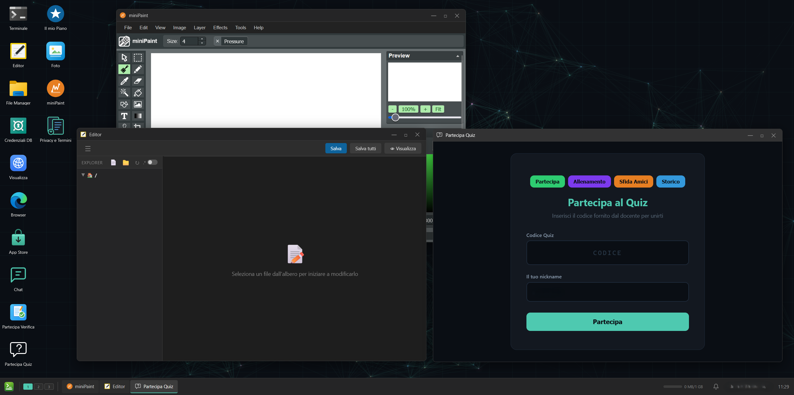 Più applicazioni aperte sul desktop di reCoding: disegno, editor e quiz